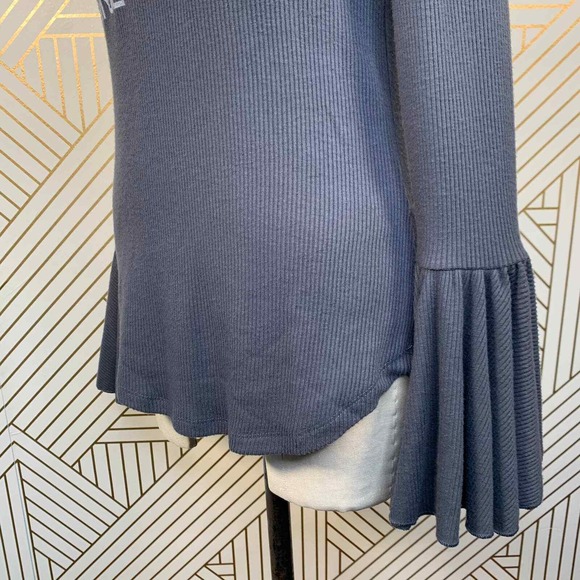 NWT Chaser One Heart Rainbow Love Rib Peplum Sleeve Shirttail Tee Gray Size‎ XS - Picture 5 of 10